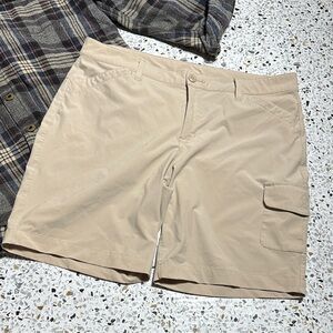 Eddie Bauer 2-Way Stretch Cargo Shorts Tan colored size 12 women’s